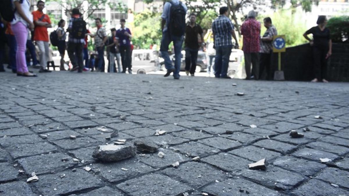 Fragmentos de hormigón en Manado, Indonesia, tras un terremoto de 7'3 en la escala de Richter