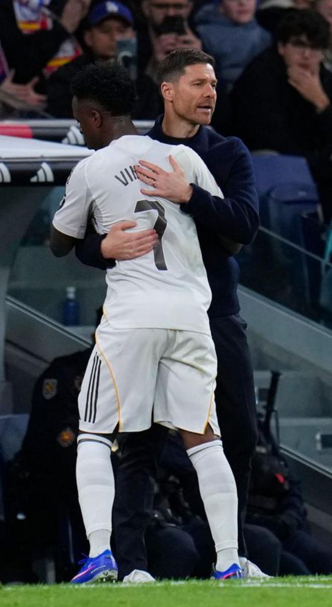 El Bernabéu s’atipa de Vinícius, i Xabi Alonso es posa de perfil