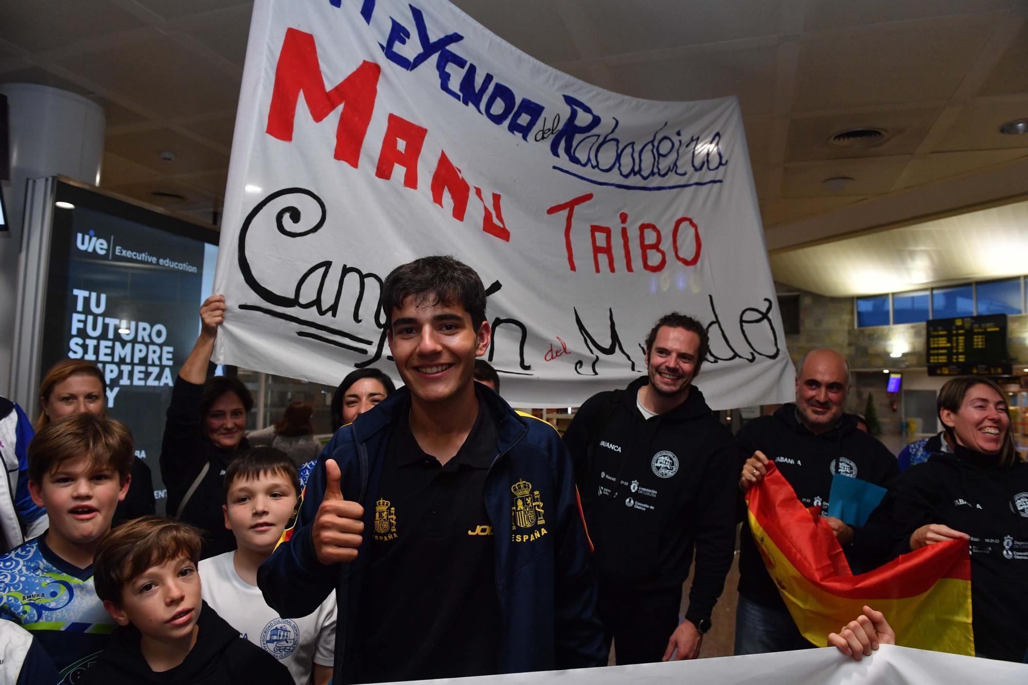 Recibimiento en A Coruña al patinador Manu Taibo con sus medallas