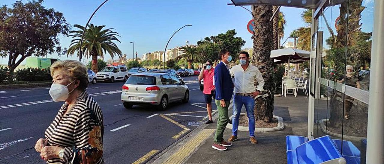 Nueva marquesina en la avenida de Anaga, en la capital.