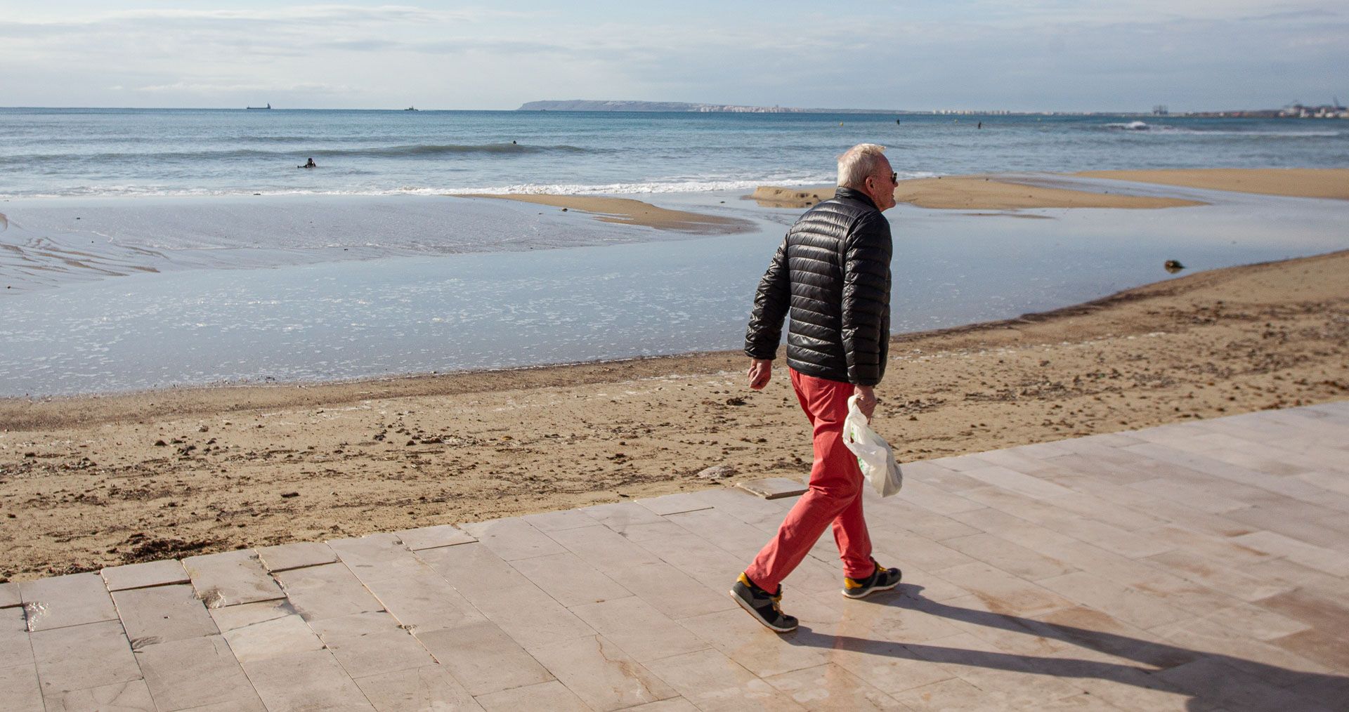 El temporal se deja notar en las playas de Alicante