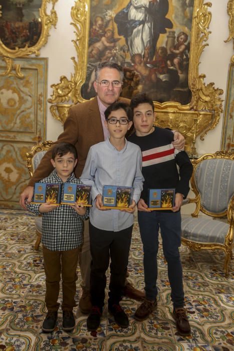El alcalde de Alicante preside el acto de entrega de premios a los artistas de hogueras, barracas y pirotécnicos