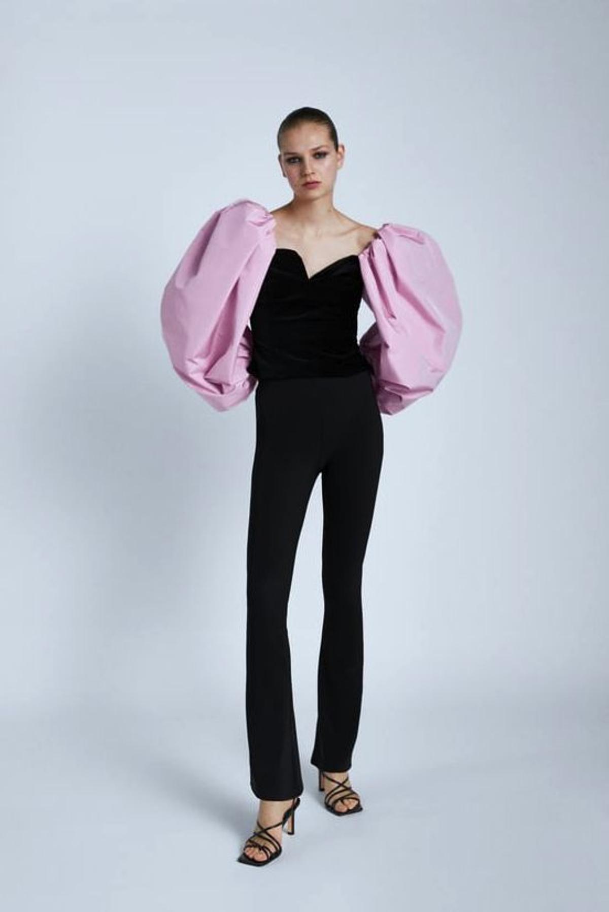 Top con mangas abullonadas de Zara