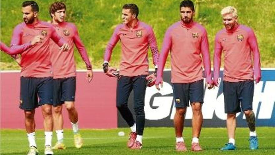 El Barça segueix entrenant-se sota les ordres de Luis Enrique en dobles sessions diàries a Anglaterra.