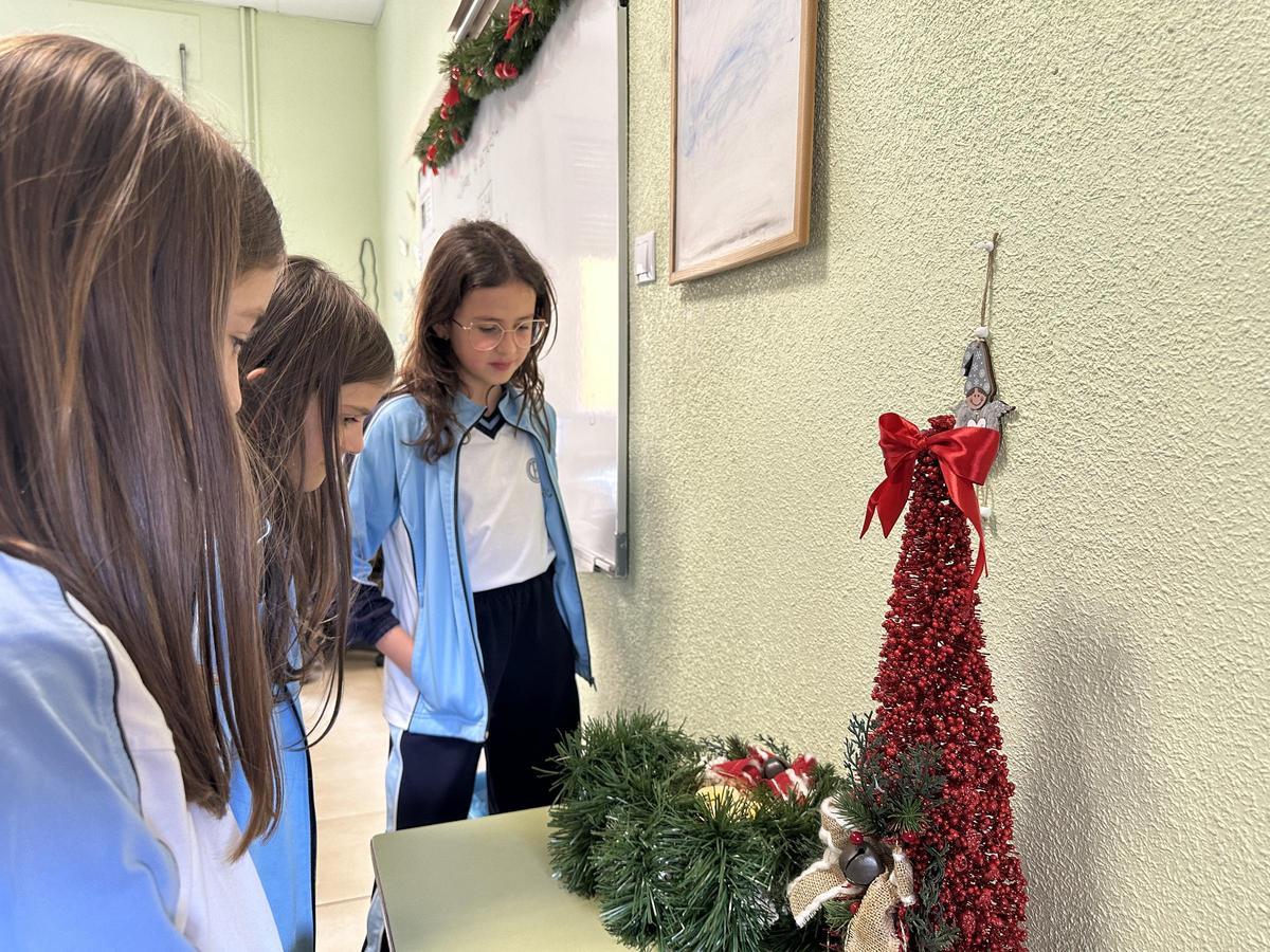 Un pequeño nacimiento en el colegio Medalla Milagrosa.