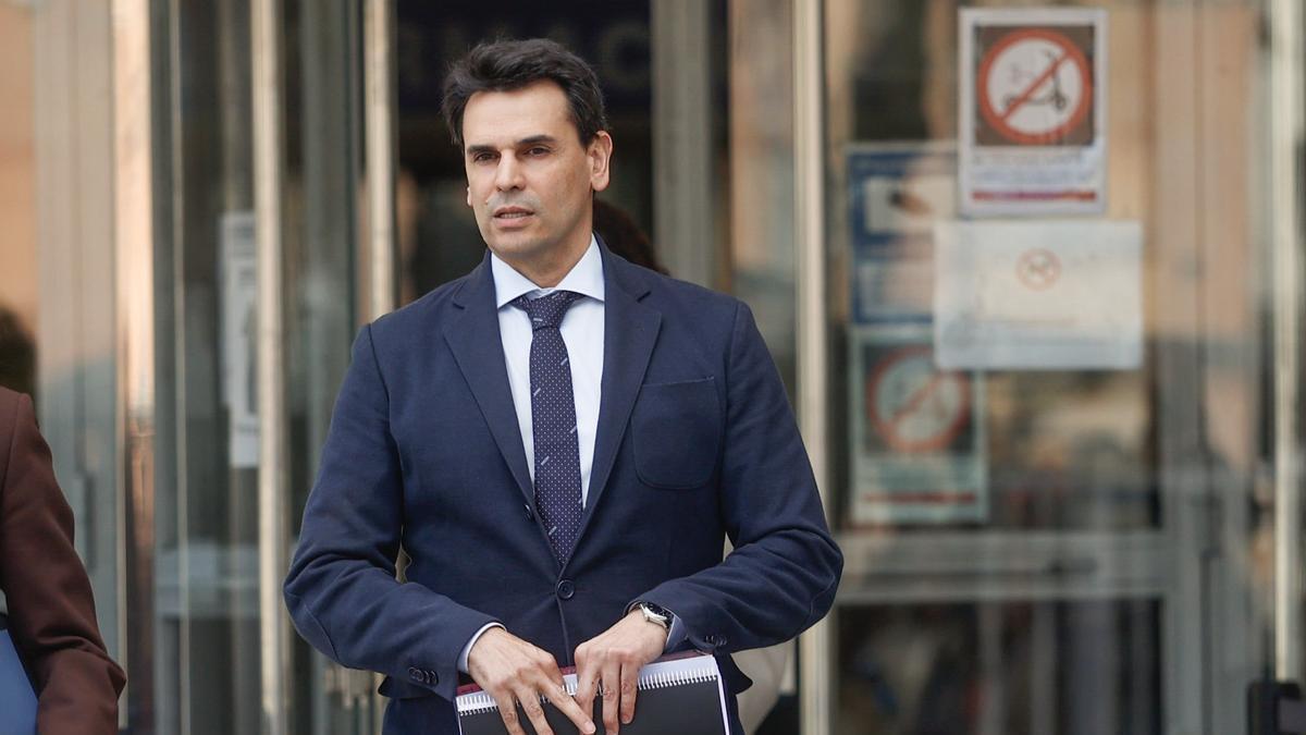 Tres acusados de fabricar facturas falsas niegan ahora el delito y alegan que todo es nulo por la condena del fiscal general del Estado