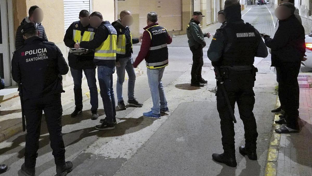 Más de una treintena de agentes participaron en el dispositivo autorizado por la Delegación del Gobierno