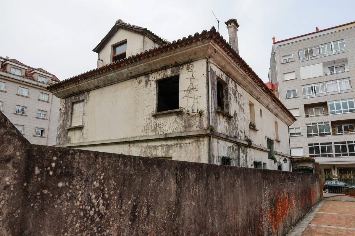 Vista de la fachada de la Casa Jaureguízar de Vilagarcía.