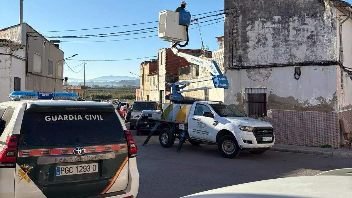 Una nueva redada desmantela en Alberic otra decena de enganches ilegales a la red eléctrica