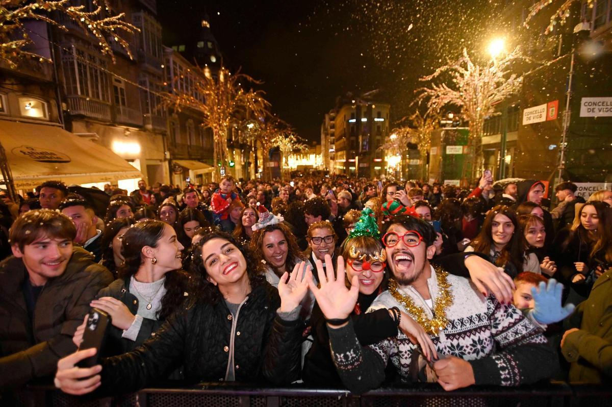 Vigo enciende la Navidad más grande de su historia ante miles de personas