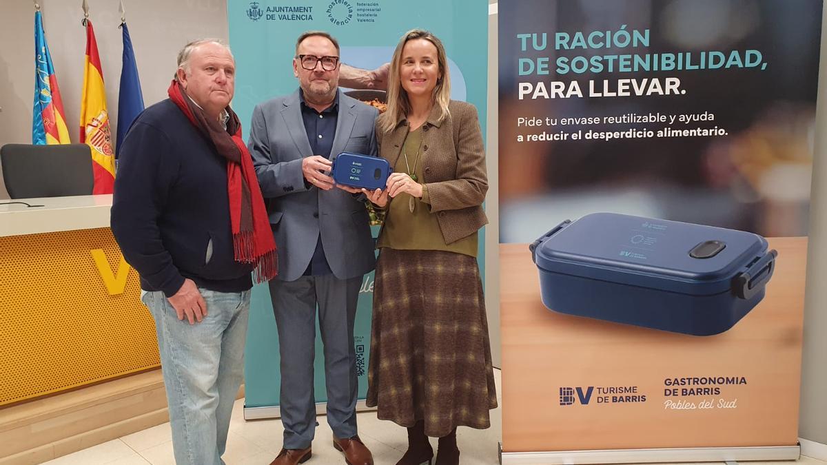 La iniciativa incluye el reparto de envases para el sobrante de comida