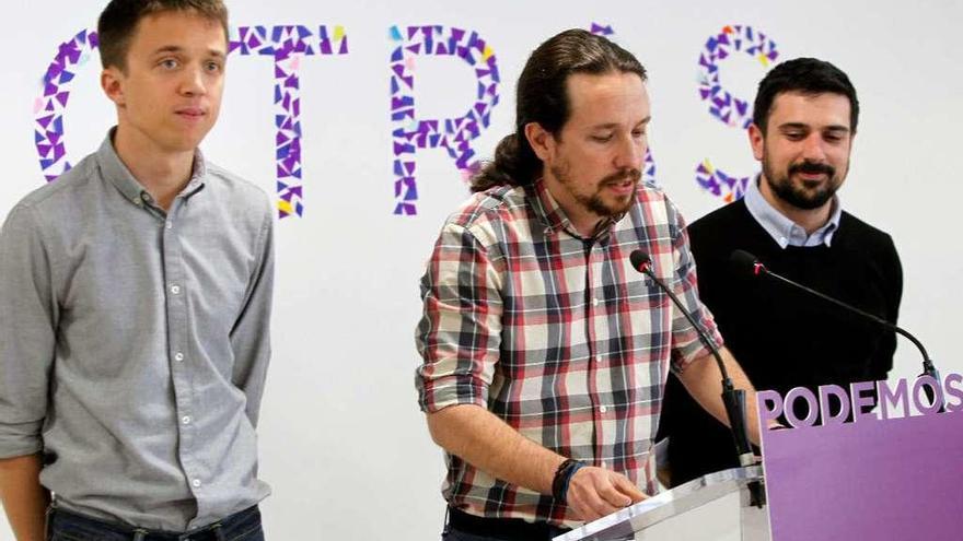 Íñigo Errejón, Pablo Iglesias y Ramón Espinar, en el anuncio ayer de la candidatura de unidad de Madrid.