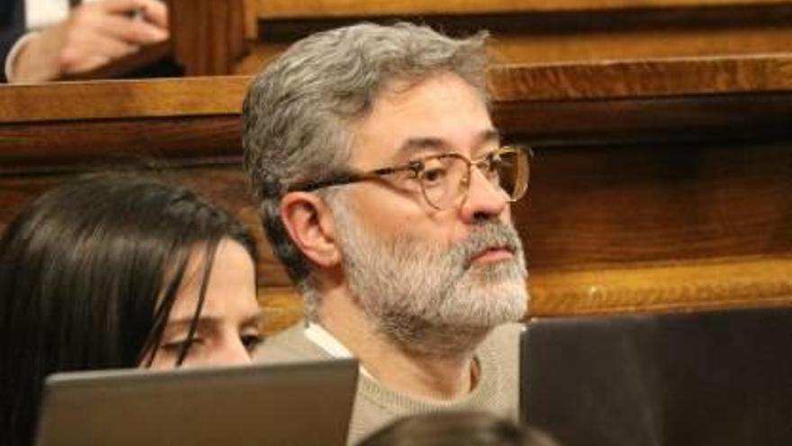 Carles Riera, cap de llista de la CUP, al seu escó del Parlament