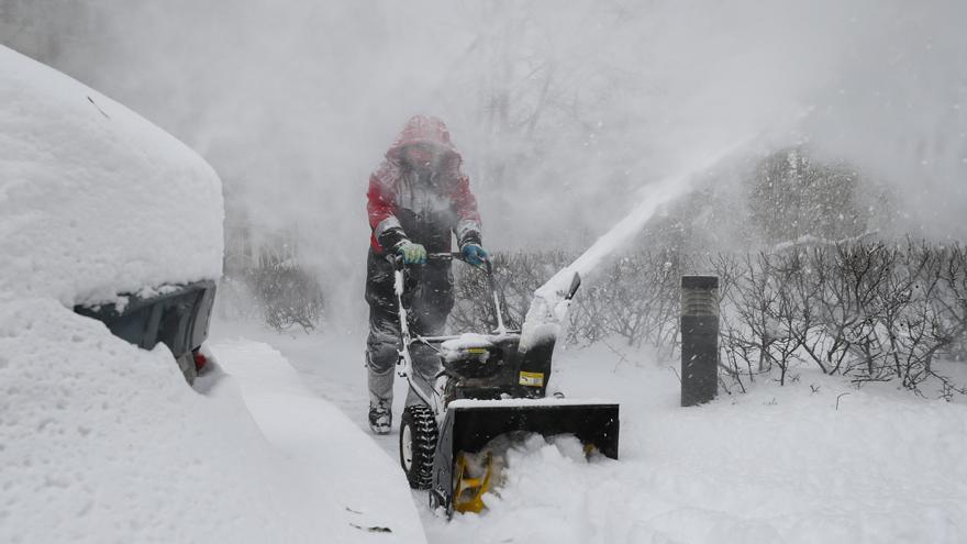 Moscú vive la mayor nevada en casi 150 años y Siberia se prepara para 50 grados bajo cero