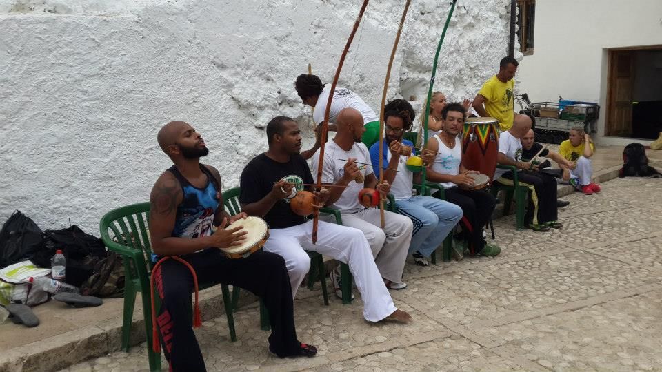 Una roda es una lucha amistosa. Es la forma más habitual de practicar capoeira.