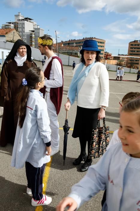 Profesores de Las Dominicas se disfrazan de obras artísticas