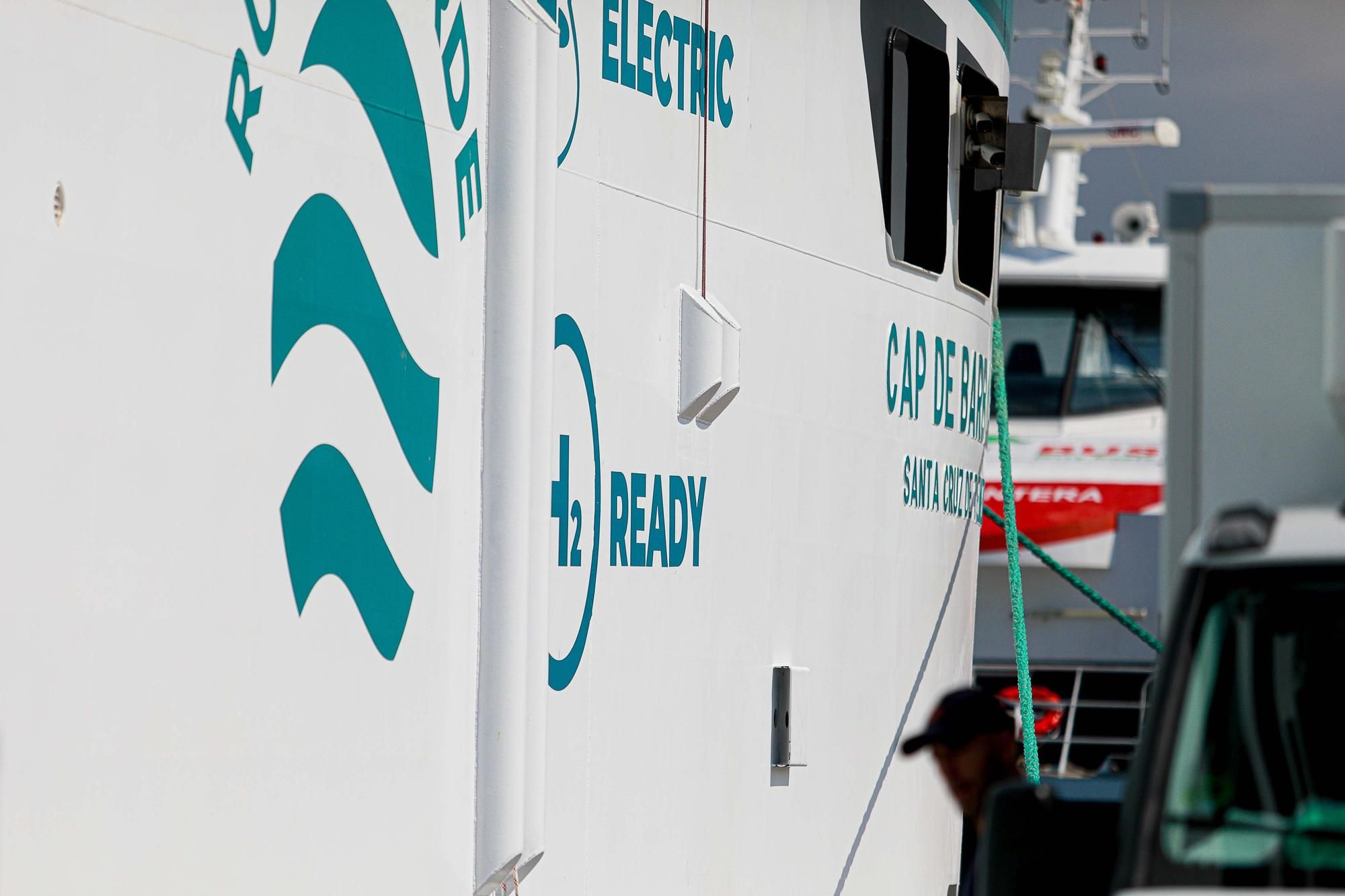 Así es el primer ferry eléctrico de España: el Cap de Barbaria de Baleària