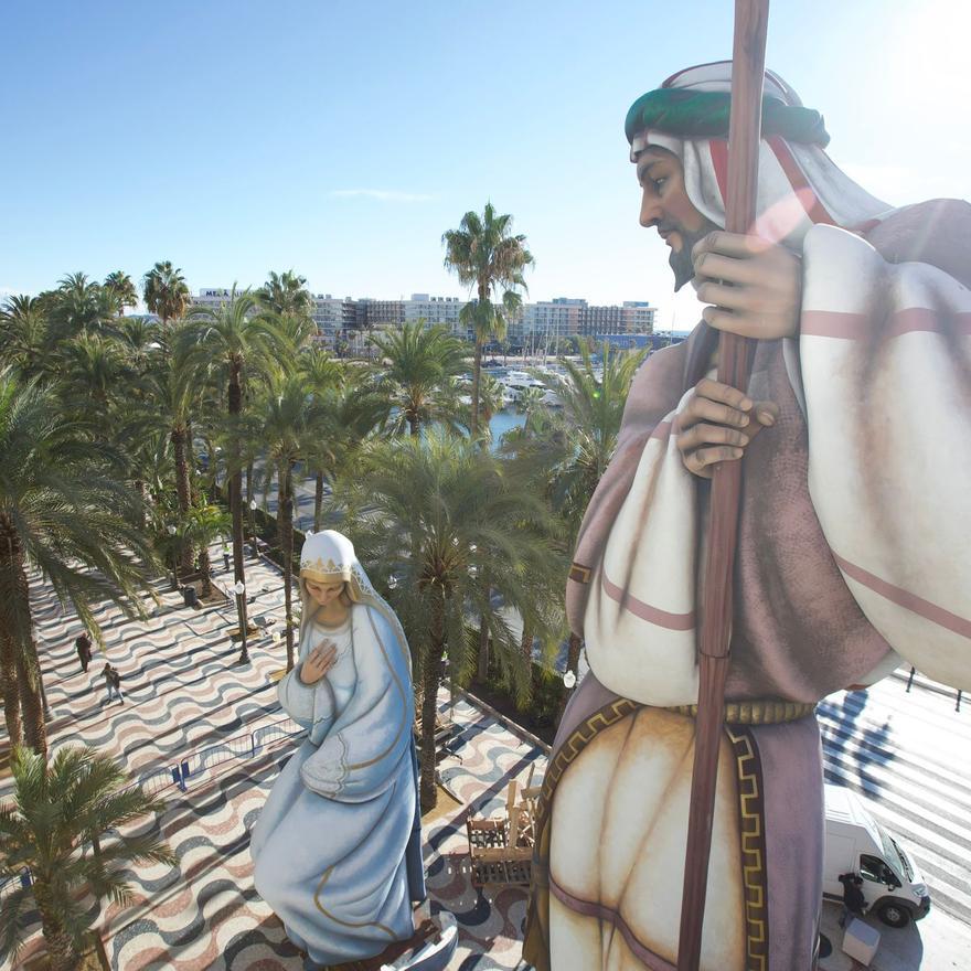 Alicante planta en la Explanada el Belén gigante