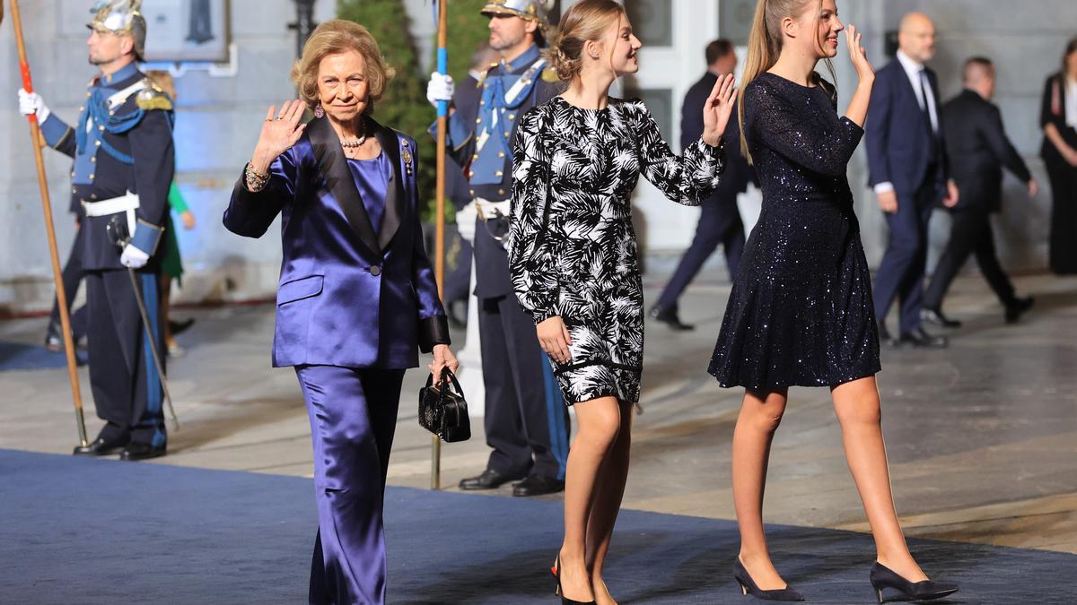 De izquierda a derecha, la reina Sofía, la princesa Leonor y la infanta Sofía en los Premios Princesa de Asturias.