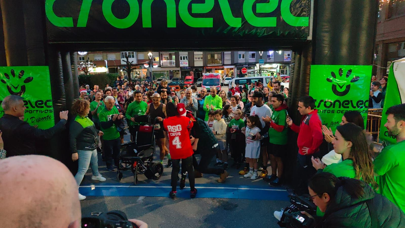 Emoción y solidaridad en la San Silvestre de Llanera, cuya recaudación se destinará a la asociación ELA Principado