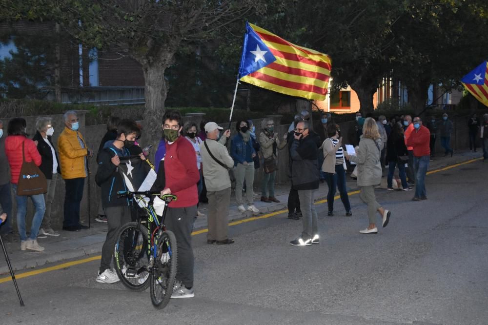 Concentració davant la caserna de la guàrdia civil