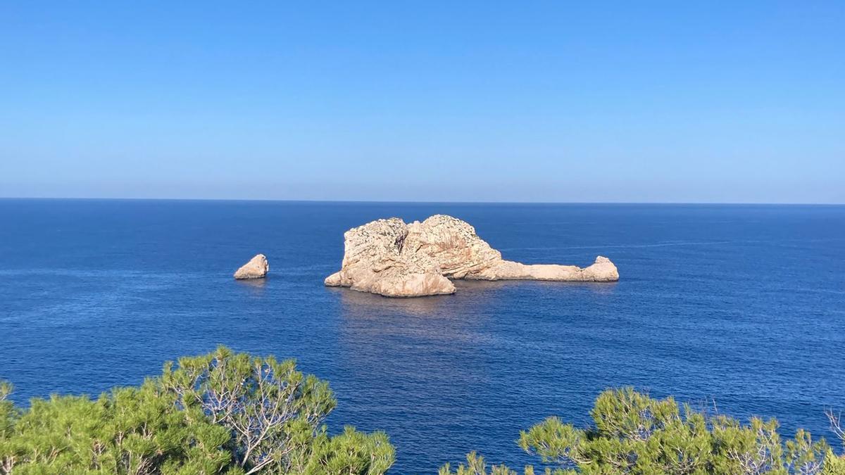 Vista del islote de ses Margalides desde ses Balandres.