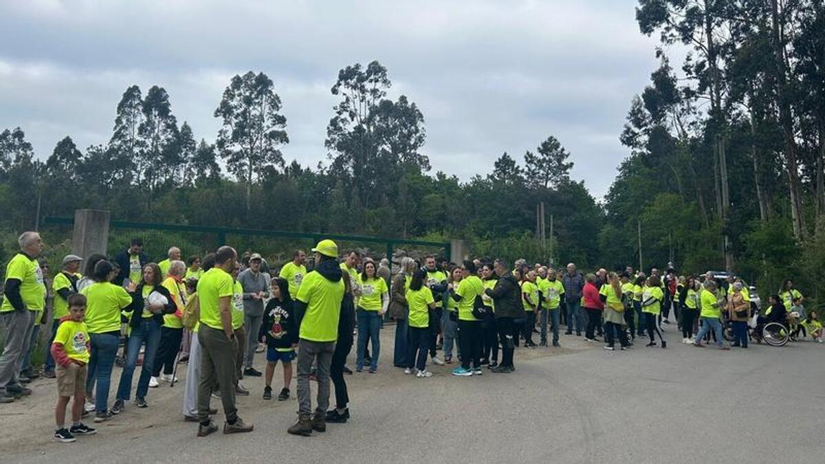 Concentración de la Plataforma Stop Planta de Residuos-Cacheiras-Aldeas Limpas