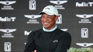Tiger Woods se mostró sonriente y optimista para volver a jugar y aceptar la capitanía de la Ryder