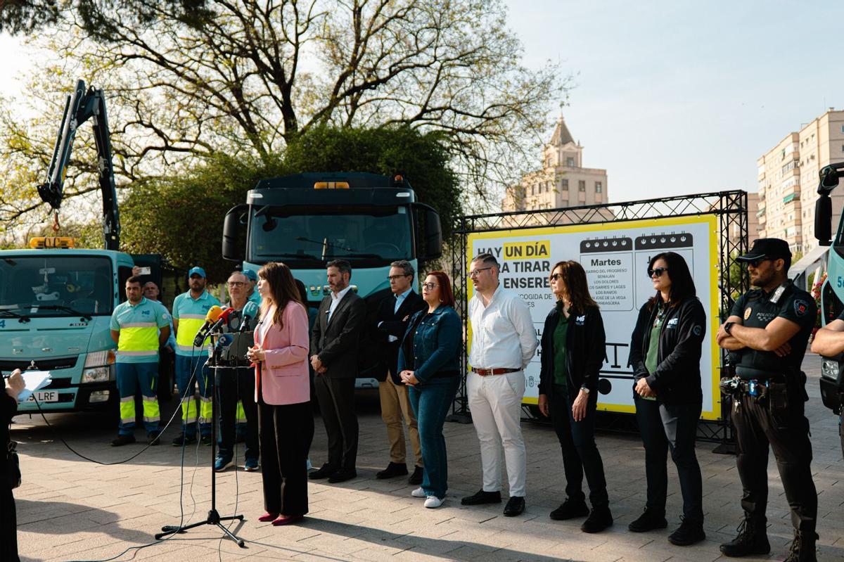 La vicealcaldesa, Rebeca Pérez, presenta las novedades del sistema municipal de recogida planificada de enseres.