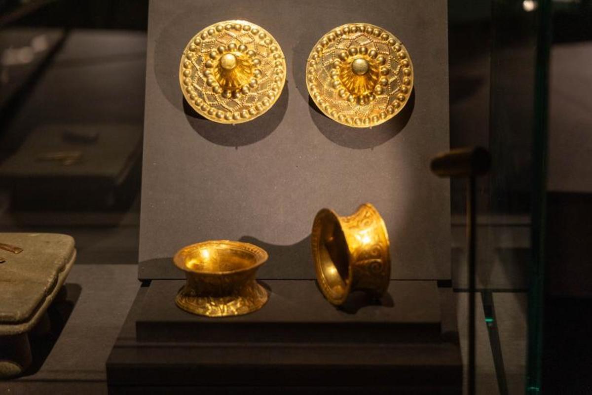 Algunas de las piezas de oro presentes en la exposición en el MARQ