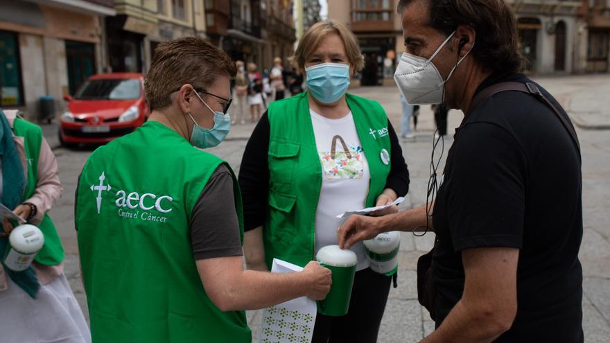 Cuestación anual de la Asociación contra el Cáncer en Benavente, la capital y Toro