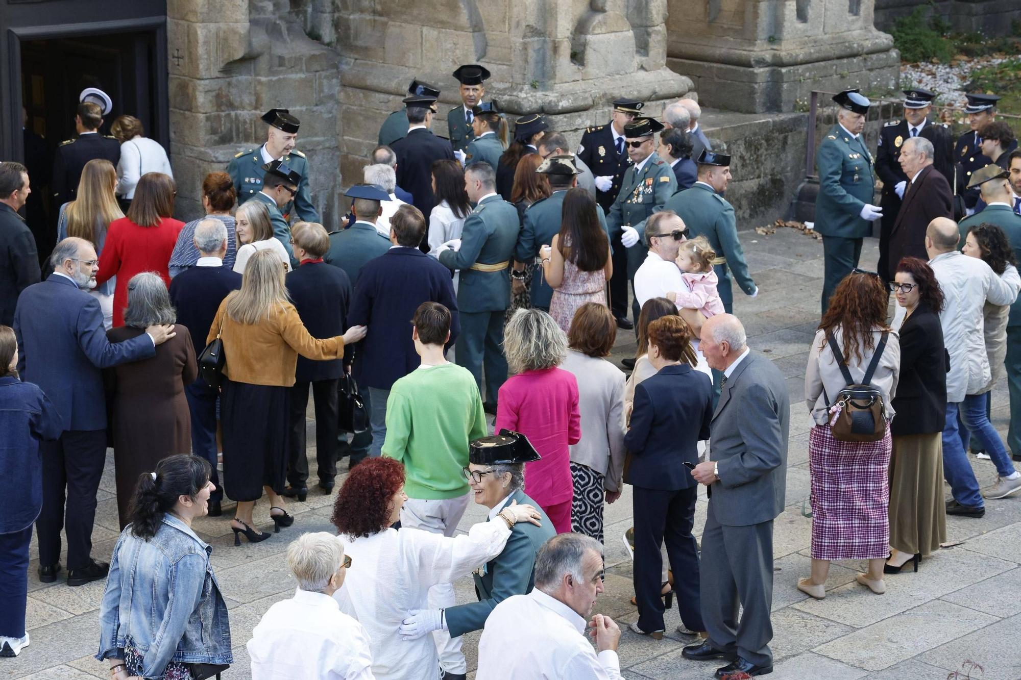 Imágenes del homenaje de la Guardia Civil a la Virgen del Pilar en el convento de San Francisco