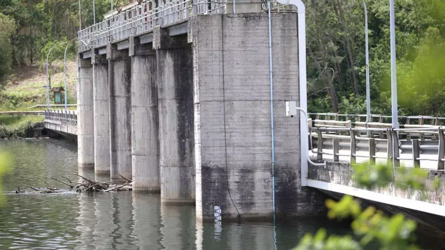 El embalse de Cecebre resiste a la ola de calor