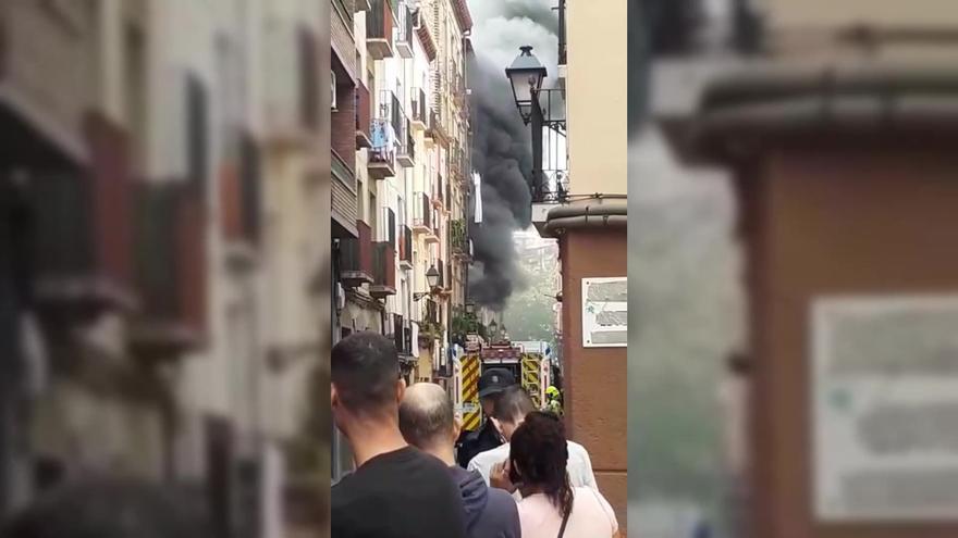 VÍDEO | Incendio en un edificio de la calle Pignatelli de Zaragoza