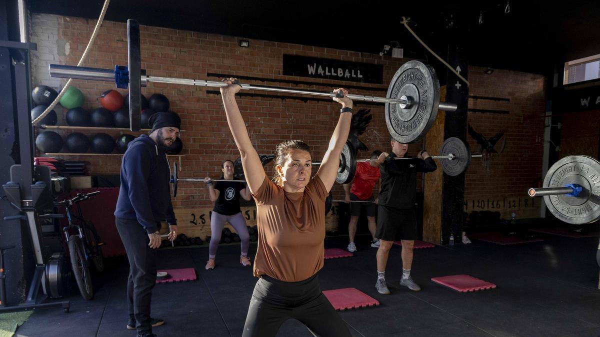 Entrenar, cuidarse y conocer gente: el fenómeno de los gimnasios en Alicante