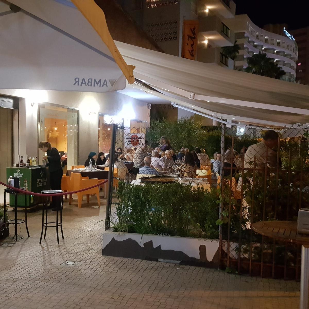 No es raro ver en este local al famoseo televisivo del BenidormFest.