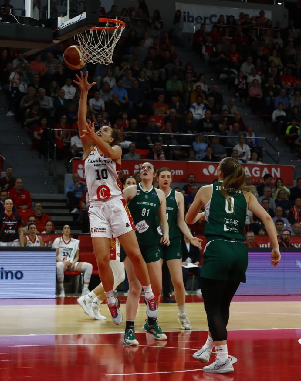 En imágenes | El Casademont Zaragoza hace historia y se mete en cuartos de Euroliga