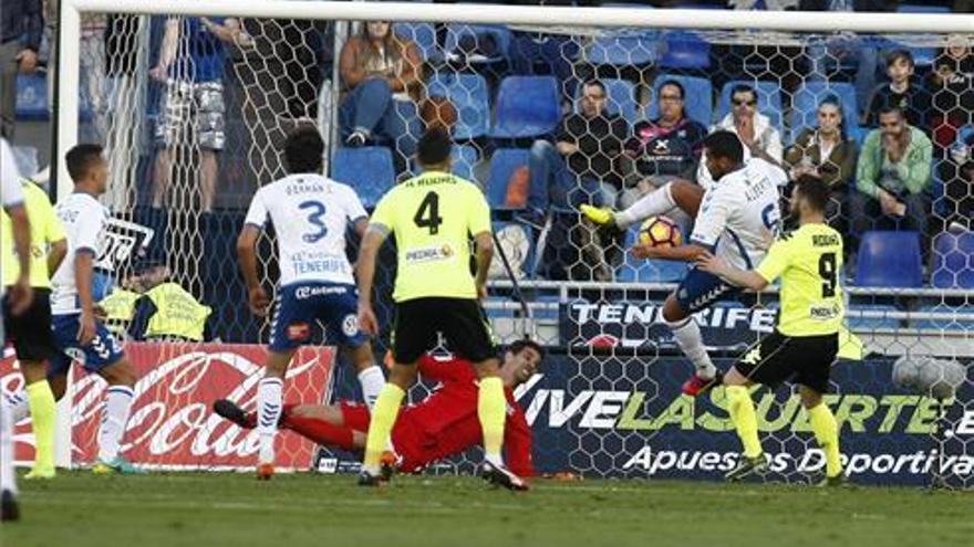 El Oviedo y el Tenerife irrumpen en promoción de ascenso