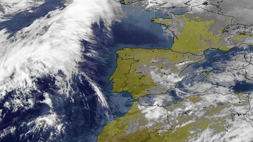 Imagen de satélite con Galicia totalmente despejada de nubes. // MG