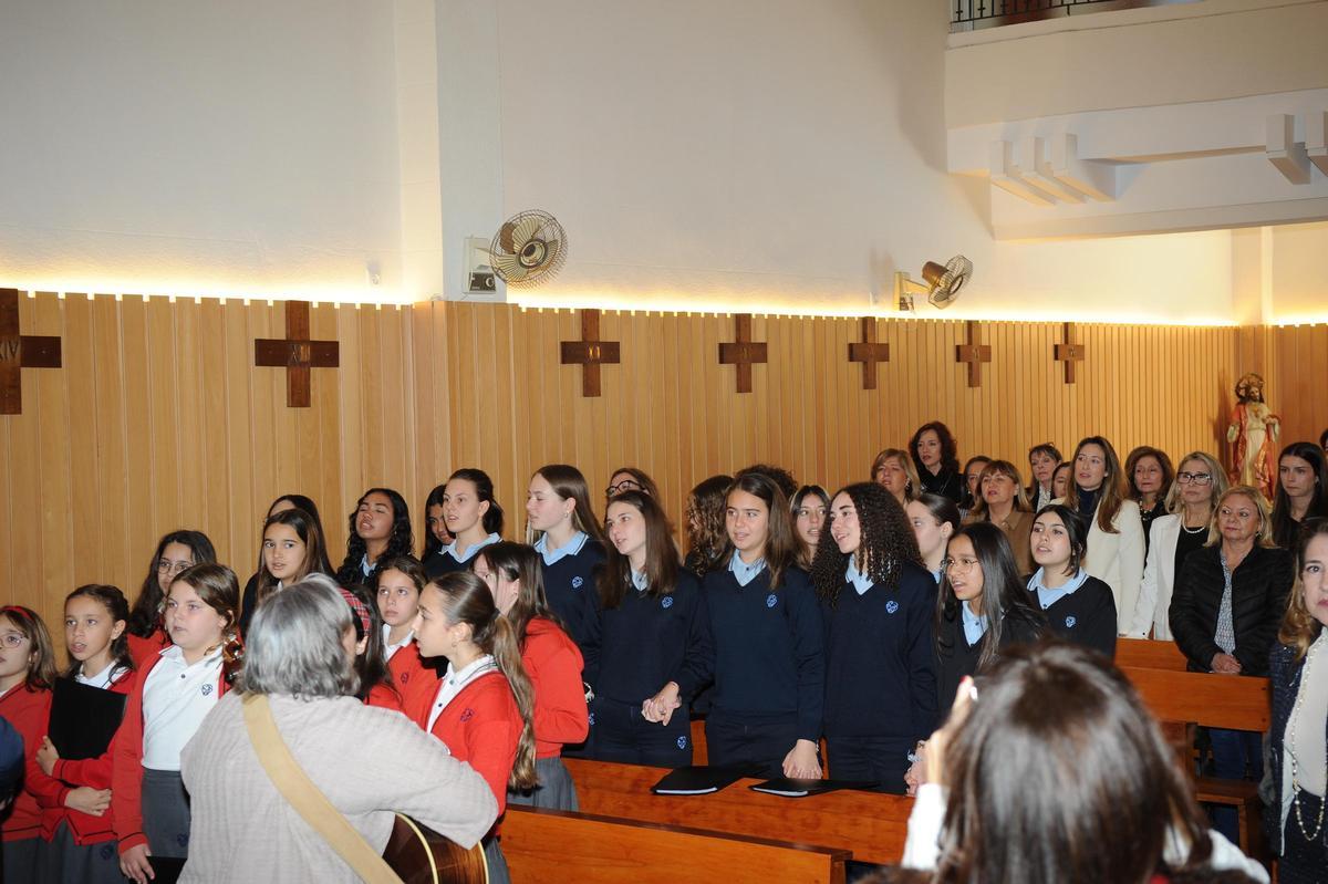 Un momento de la actuación del coro Un momento de la actuación del coro