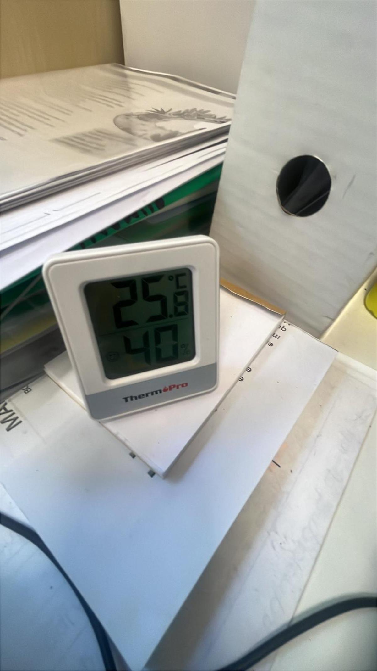 Termómetros miden las temperaturas en los colegios de Aragón.
