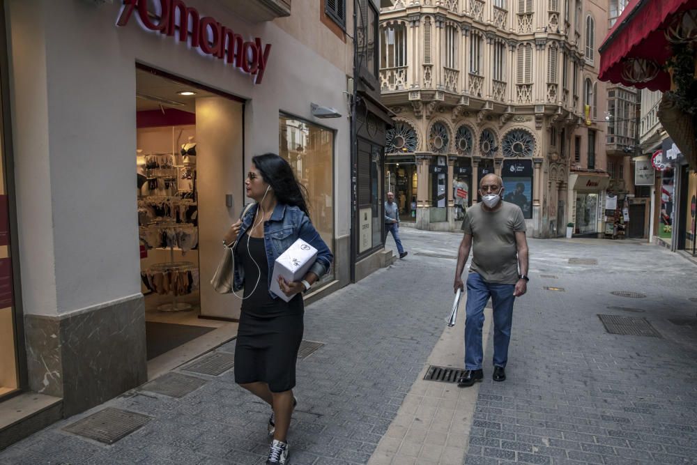 Coronavirus en Mallorca: Gran ocupación de terrazas y poca actividad en los comercios