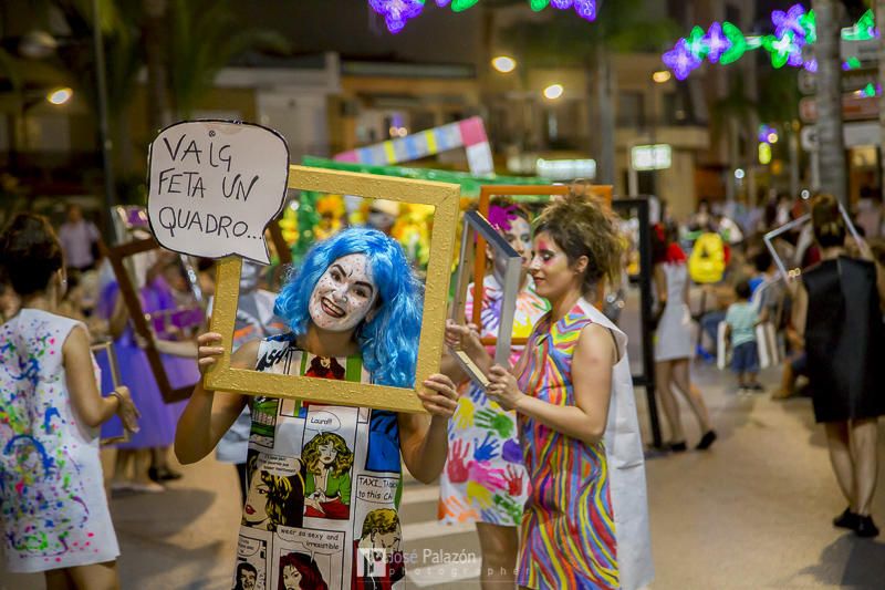 Una ola de color inunda las calles de La Nucía