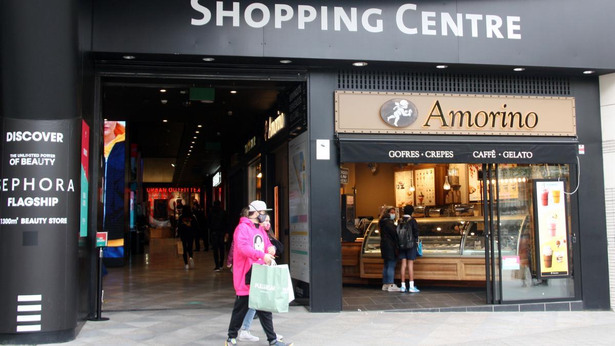 Exterior d&#039;un centre comercial de la ciutat de Barcelona