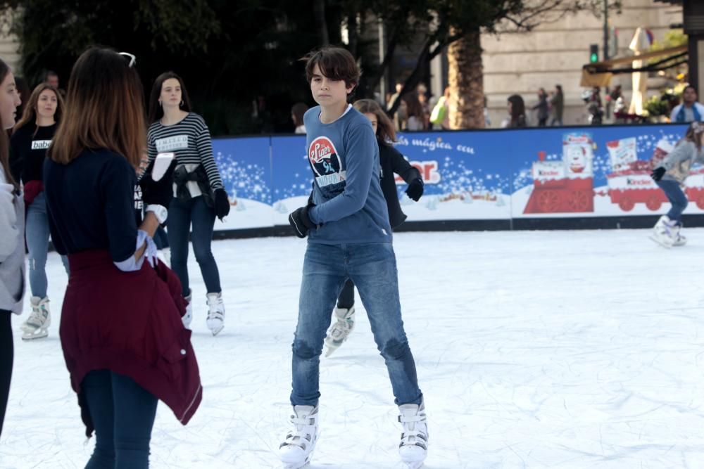 Pista de hielo y tiovivo en la Plaza del Ayuntamiento