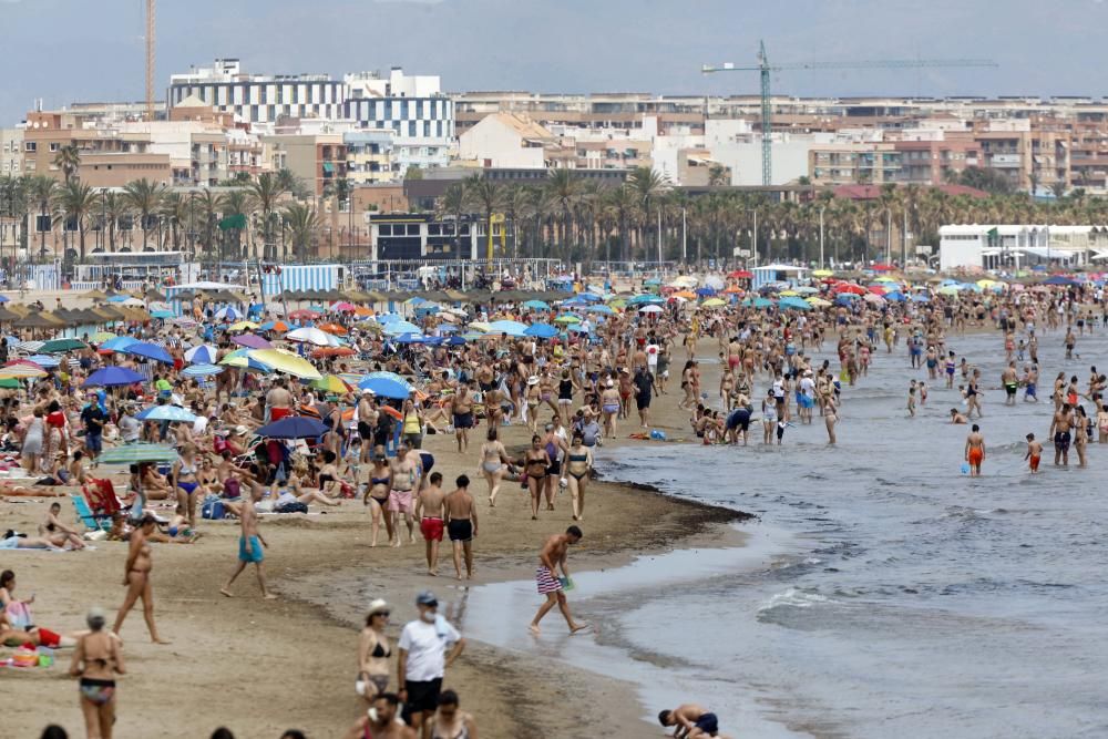 FOTOS: Playas de Valencia llenas en San Juan