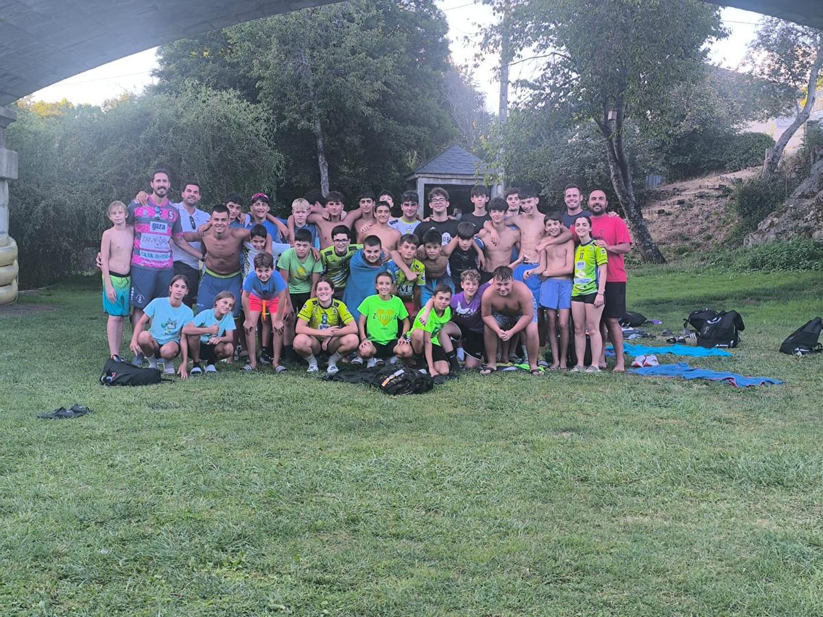 Foto de grupo del Campamento de Sanabria 2026 del Balonmano Zamora.