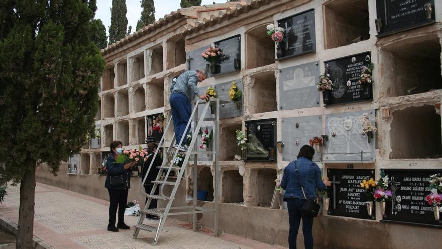 Denuncian la reducción de la partida presupuestaria para restaurar los panteones del cementerio de Lorca