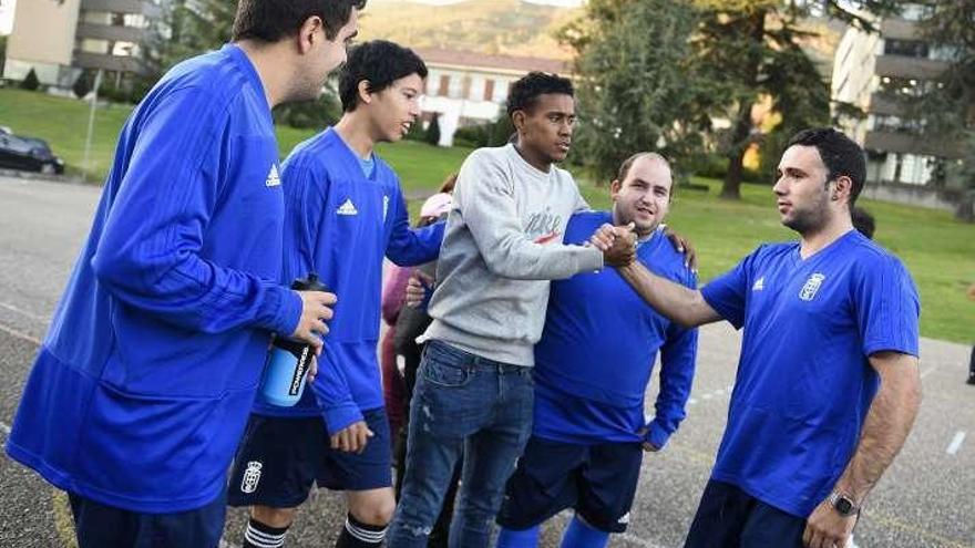 yoel bárcenas visita al equipo de la liga genuine.