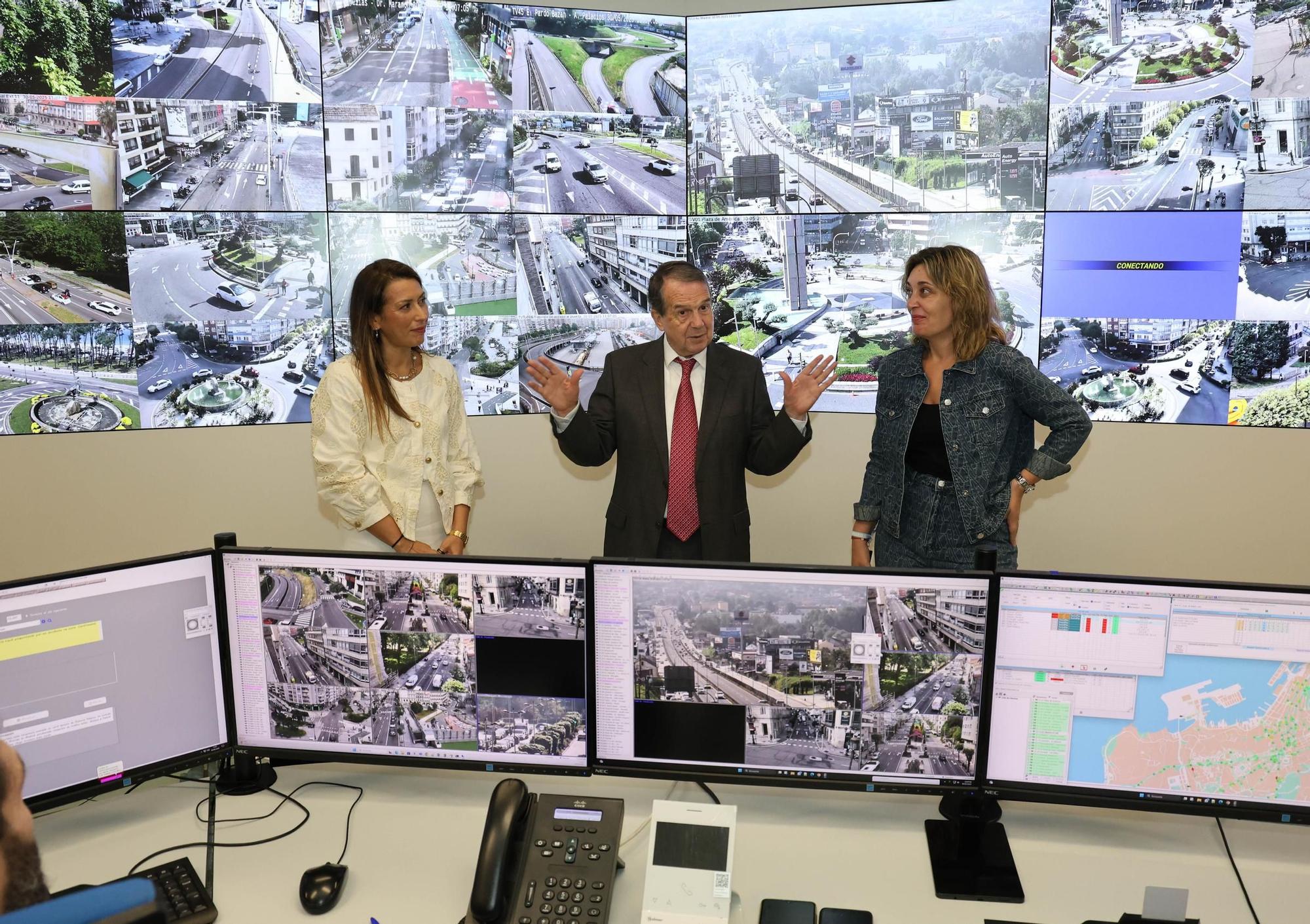 Visita a la sala de gestión de Movilidad del Concello de Vigo